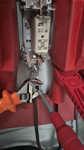 Insulated V-Clamp Holding Wrench 2